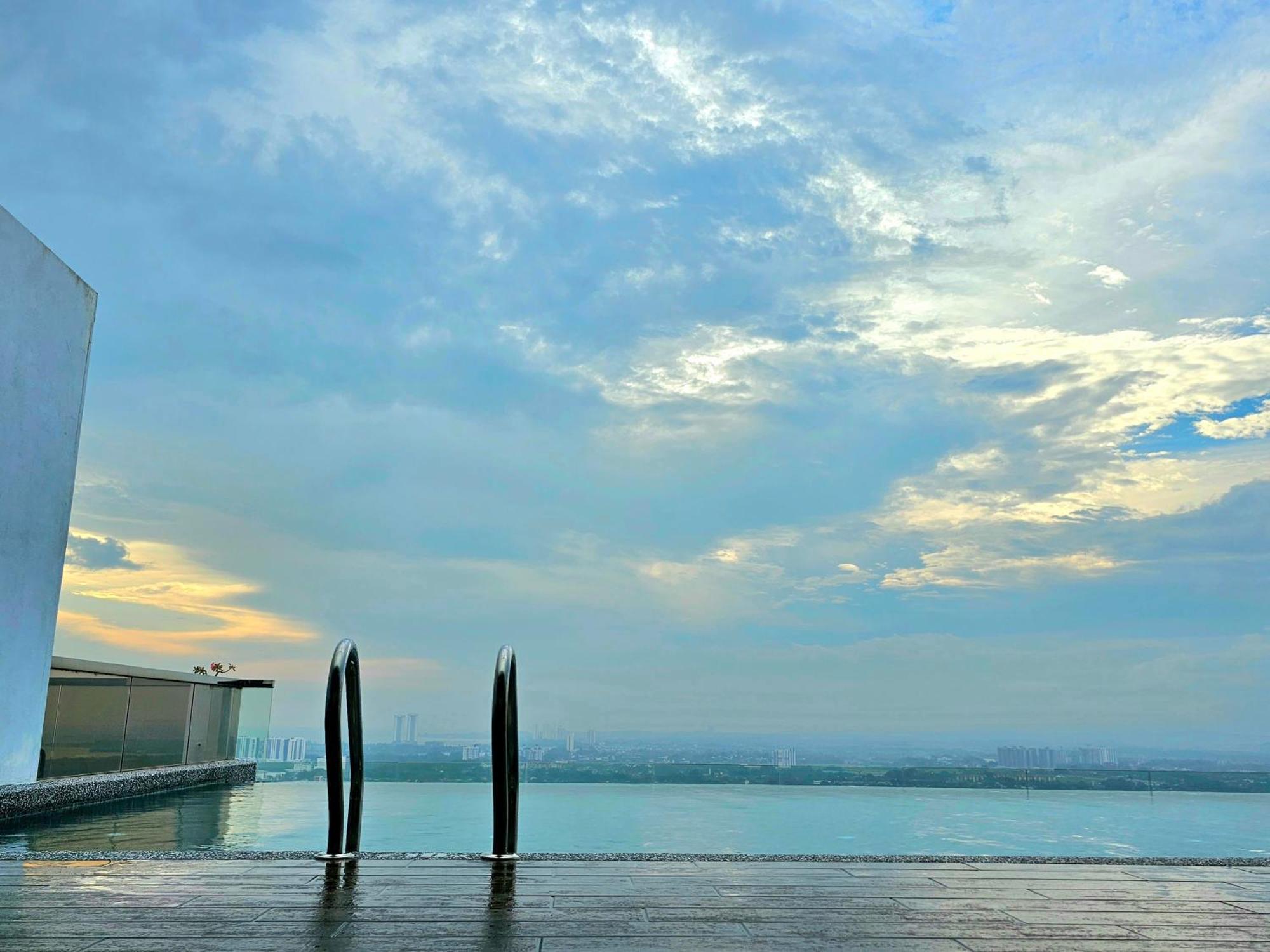 Quartz Residence - Melaka ภายนอก รูปภาพ